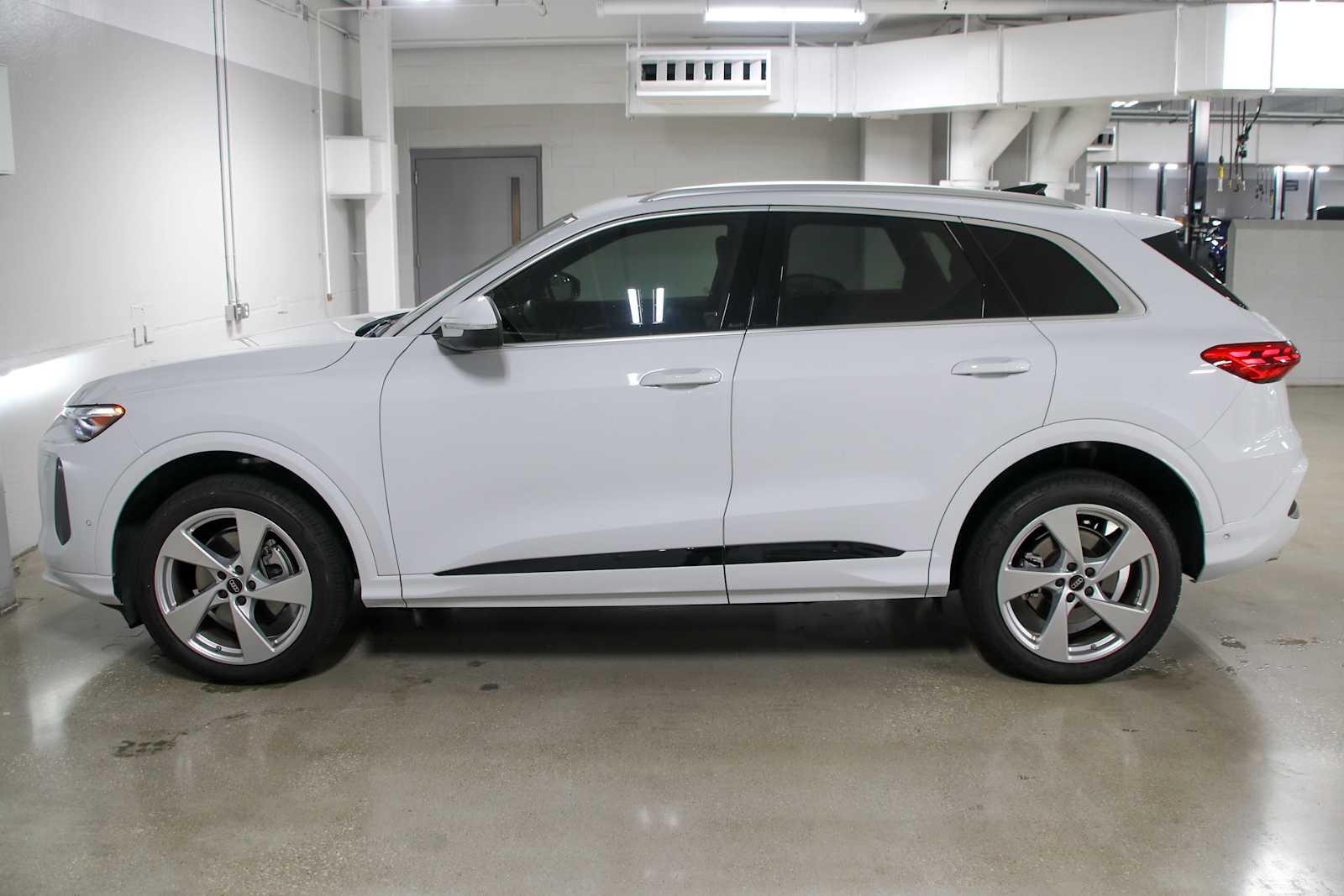 audi q5 2025 WA12AAGU2S2069472 image audi q5 2025 WA12AAGU2S2069472 image