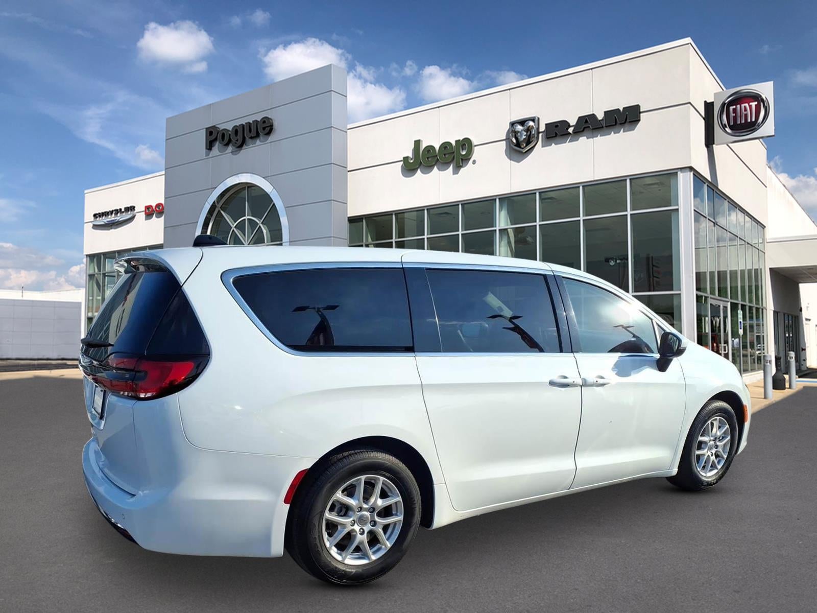 chrysler voyager 2023 2C4RC1CG0PR564406 image chrysler voyager 2023 2C4RC1CG0PR564406 image