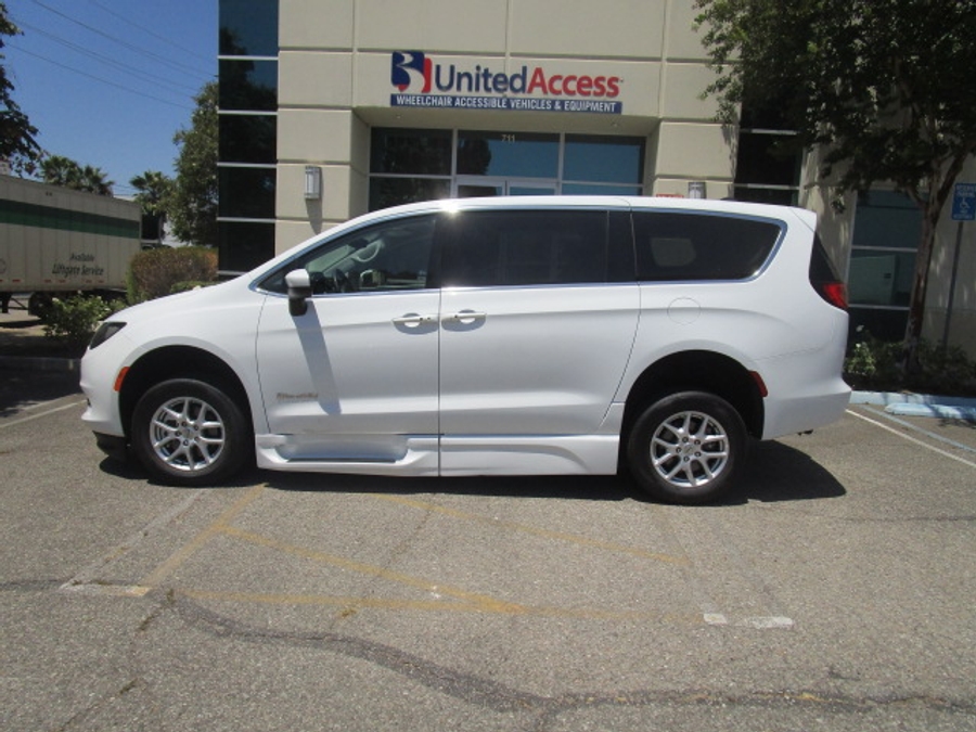 chrysler voyager 2023 2C4RC1CGXPR516962 image chrysler voyager 2023 2C4RC1CGXPR516962 image