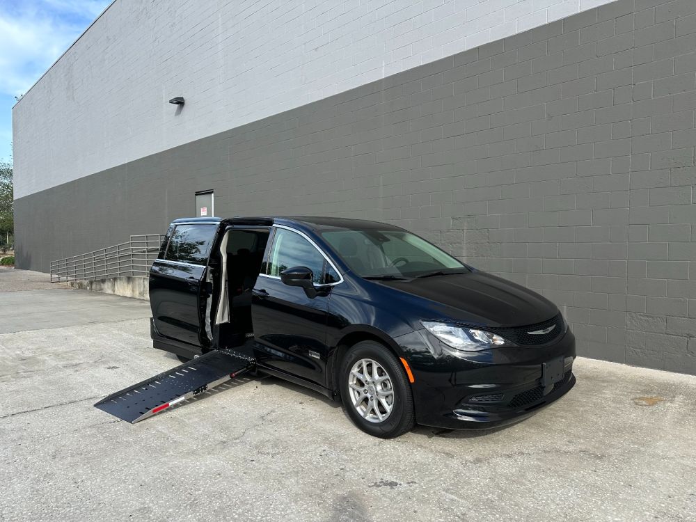 chrysler voyager 2023 2C4RC1CGXPR522423 image chrysler voyager 2023 2C4RC1CGXPR522423 image