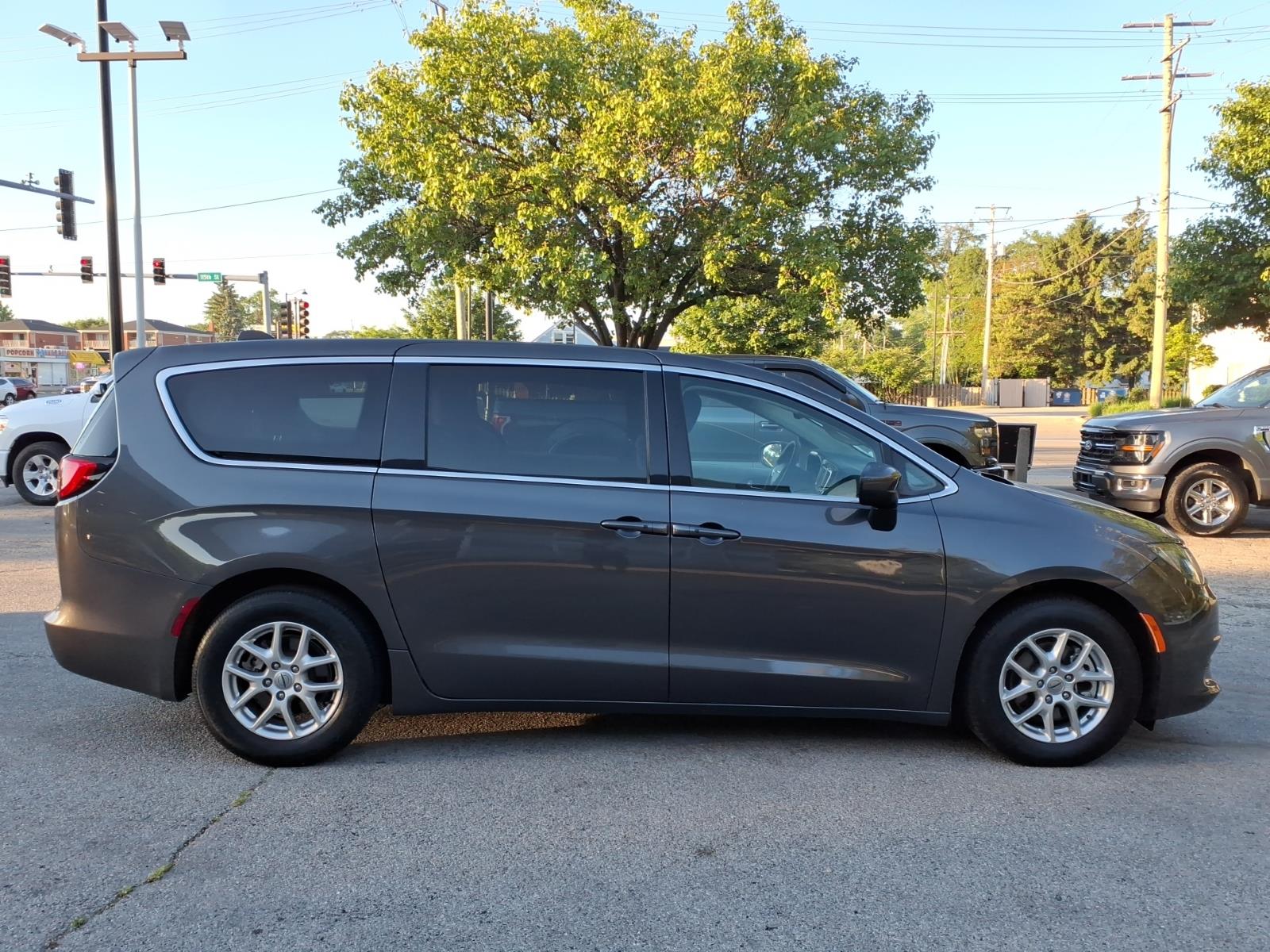 chrysler voyager 2023 2C4RC1CG8PR610953 image chrysler voyager 2023 2C4RC1CG8PR610953 image
