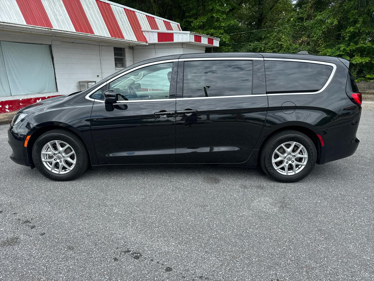 chrysler voyager 2023 2C4RC1CG5PR549772 image chrysler voyager 2023 2C4RC1CG5PR549772 image