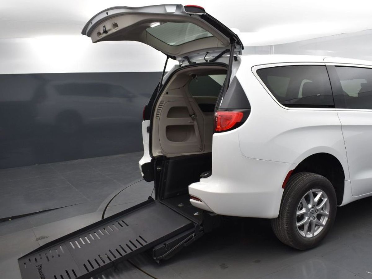 chrysler voyager 2023 2C4RC1CGXPR568723 image chrysler voyager 2023 2C4RC1CGXPR568723 image