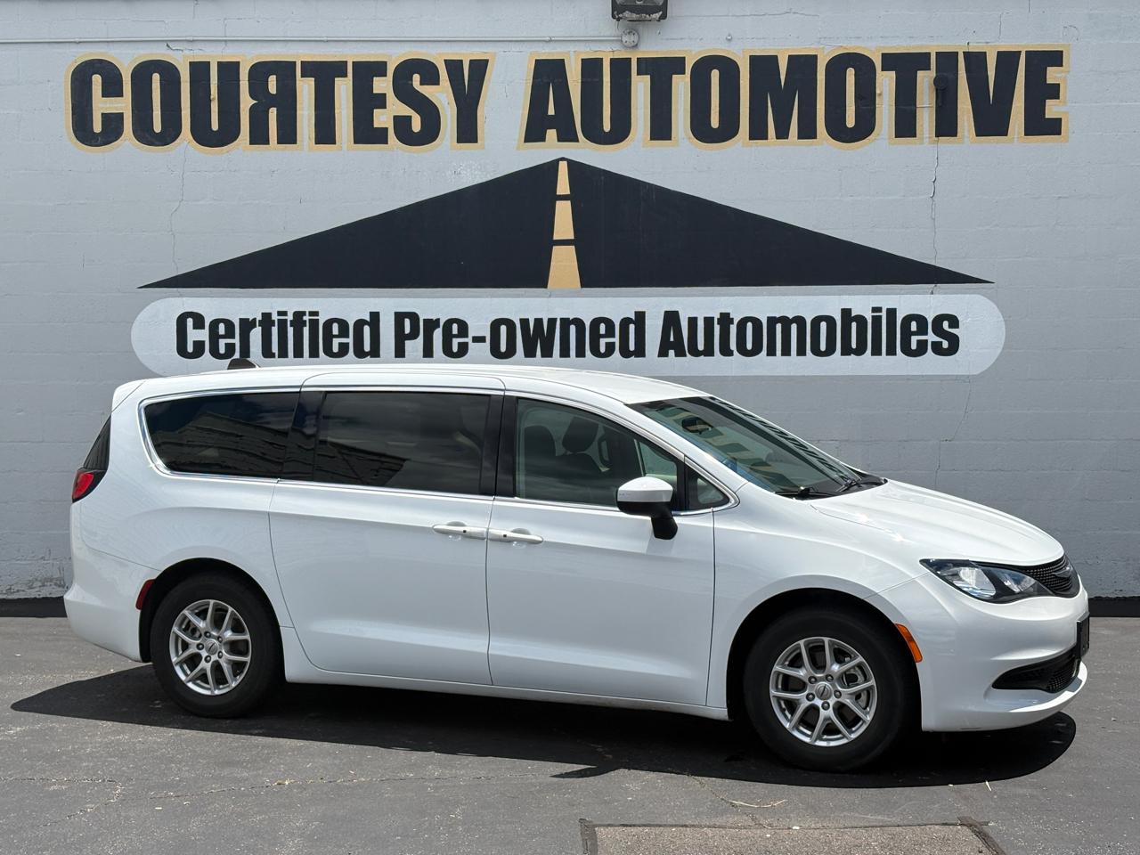chrysler voyager 2023 2C4RC1CG1PR606923 image chrysler voyager 2023 2C4RC1CG1PR606923 image