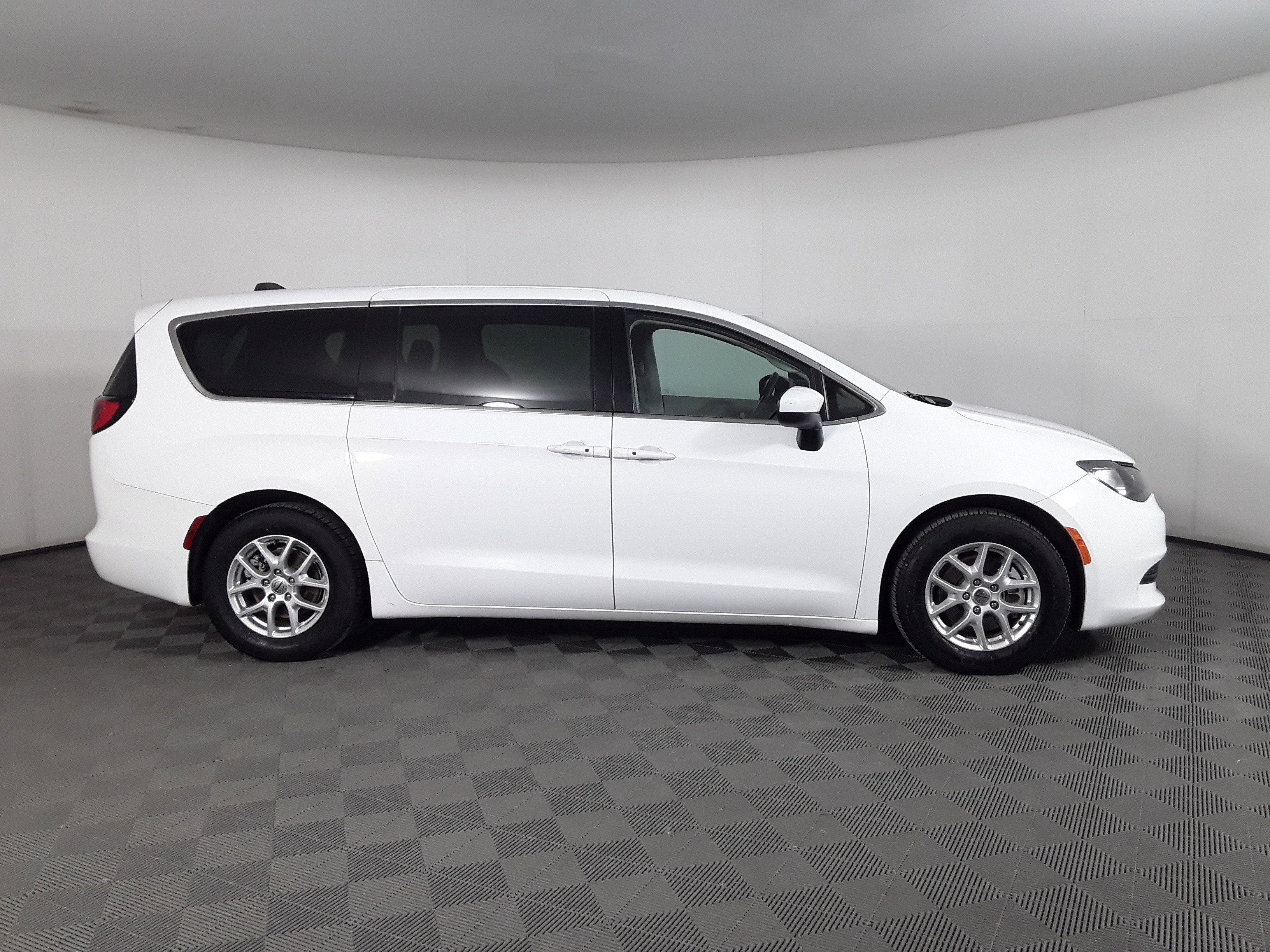 chrysler voyager 2023 2C4RC1CG5PR533992 image chrysler voyager 2023 2C4RC1CG5PR533992 image