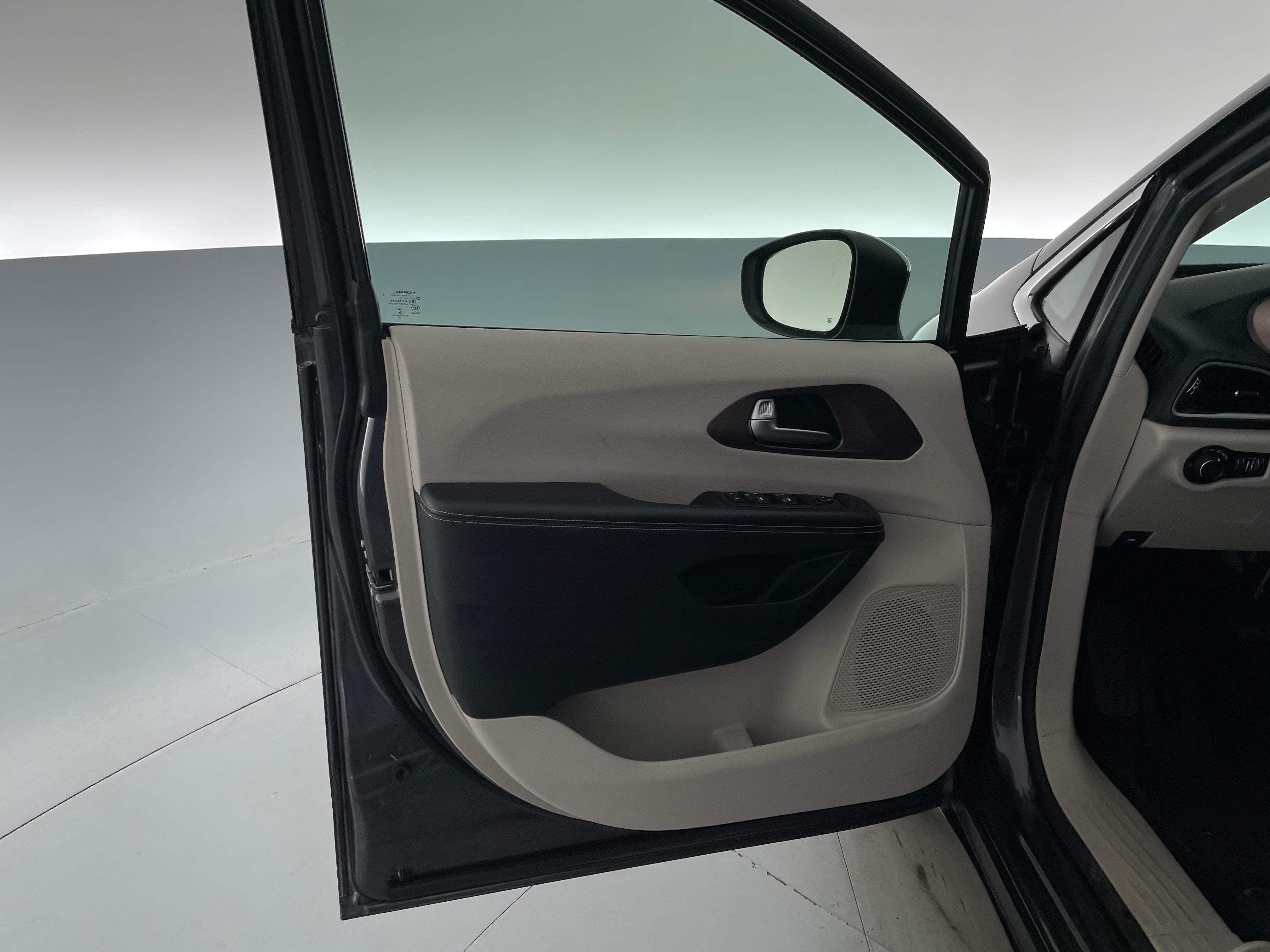 chrysler voyager 2021 2C4RC1CGXMR577613 image chrysler voyager 2021 2C4RC1CGXMR577613 image