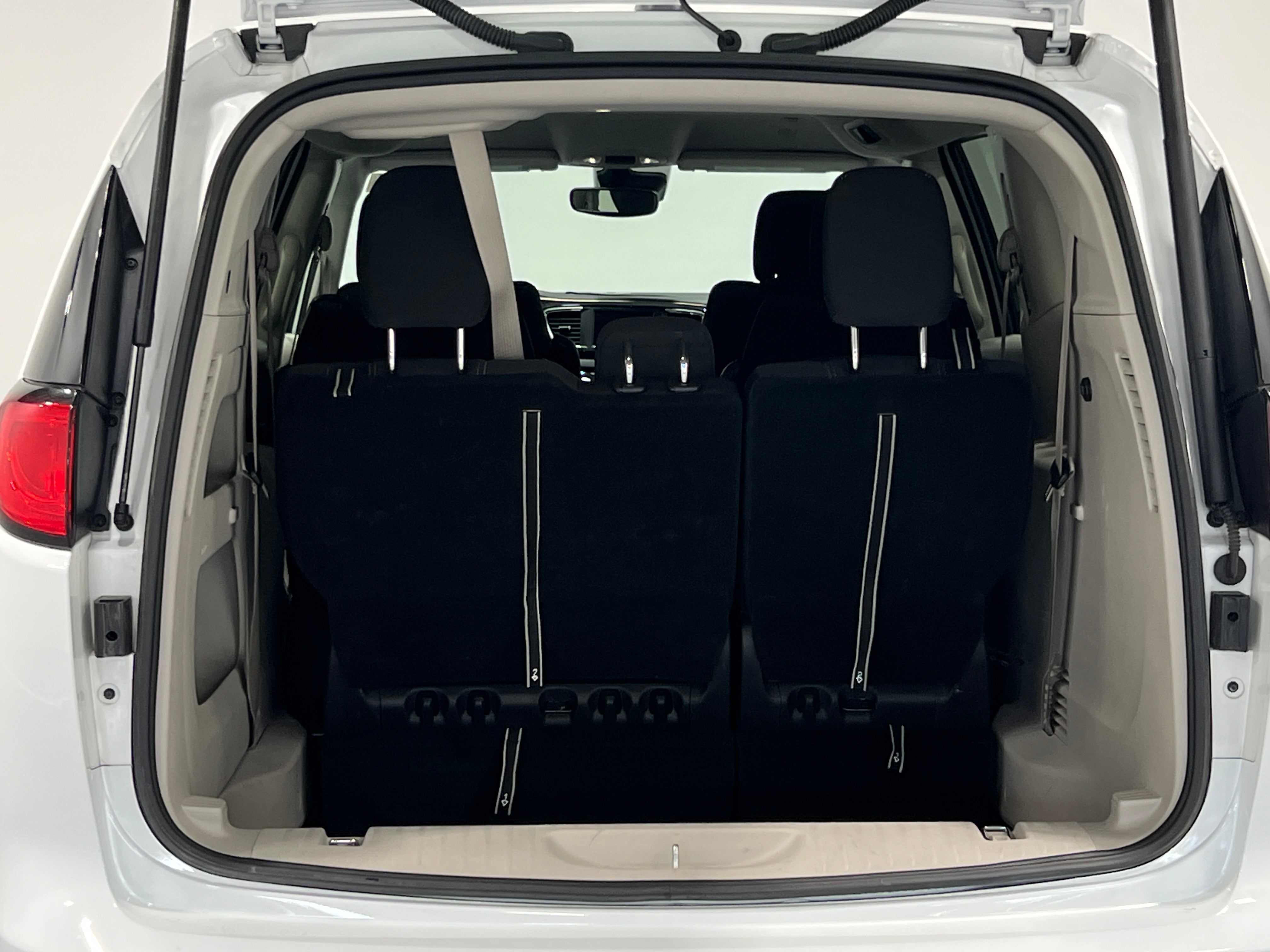 chrysler voyager 2024 2C4RC1CG1RR146049 image chrysler voyager 2024 2C4RC1CG1RR146049 image