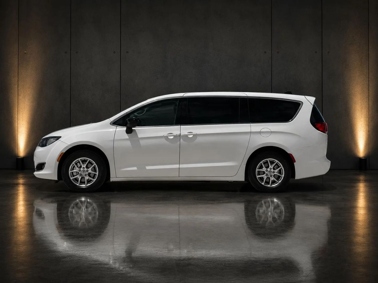chrysler voyager 2024 2C4RC1CG5RR105925 image chrysler voyager 2024 2C4RC1CG5RR105925 image