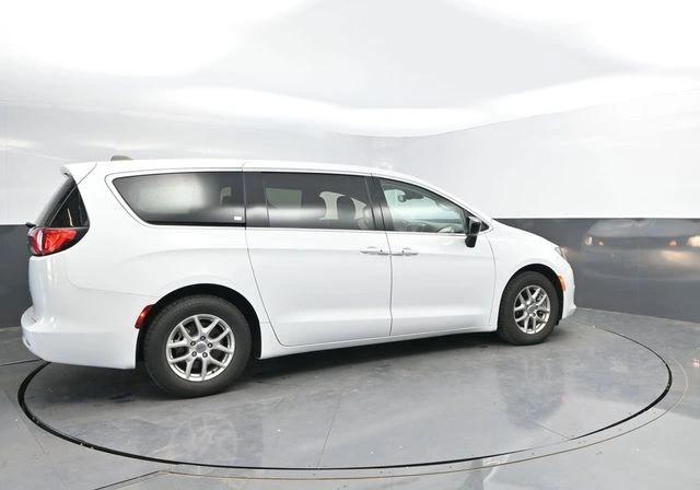 chrysler voyager 2024 2C4RC1CG1RR119627 image chrysler voyager 2024 2C4RC1CG1RR119627 image