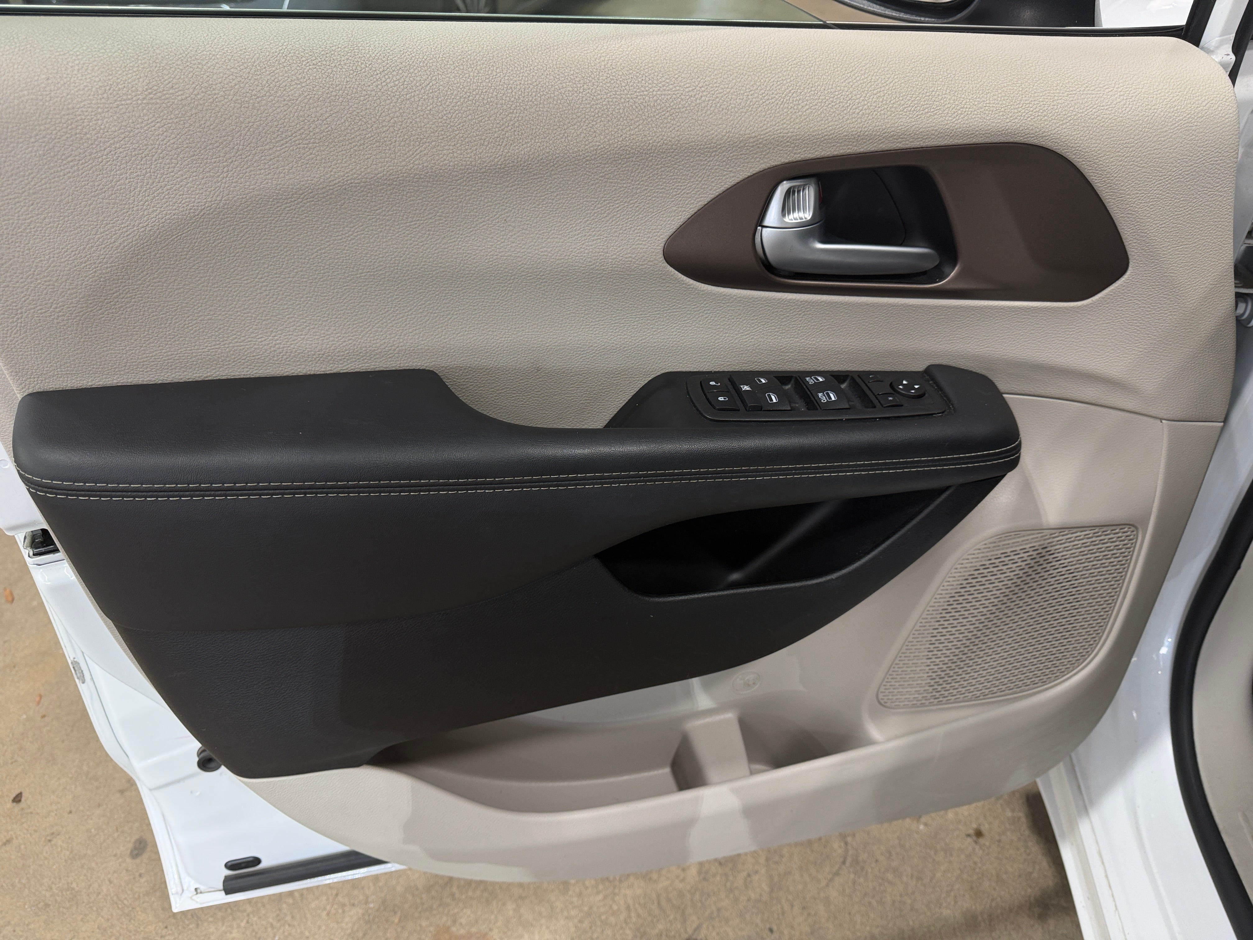 chrysler voyager 2024 2C4RC1CG0RR149038 image chrysler voyager 2024 2C4RC1CG0RR149038 image