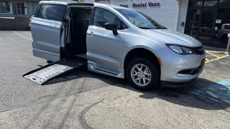 chrysler voyager 2024 2C4RC1CG5RR131585 image chrysler voyager 2024 2C4RC1CG5RR131585 image