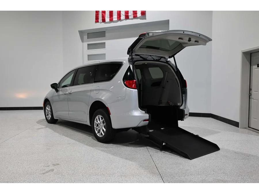 chrysler voyager 2024 2C4RC1CG8RR131614 image chrysler voyager 2024 2C4RC1CG8RR131614 image