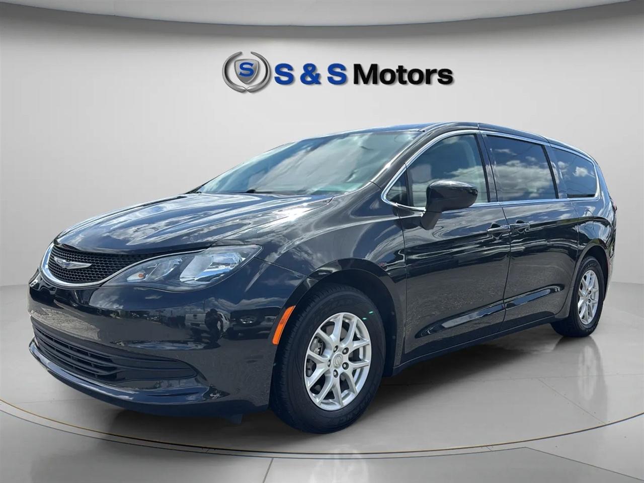 chrysler voyager 2020 2C4RC1CG3LR237475 image chrysler voyager 2020 2C4RC1CG3LR237475 image