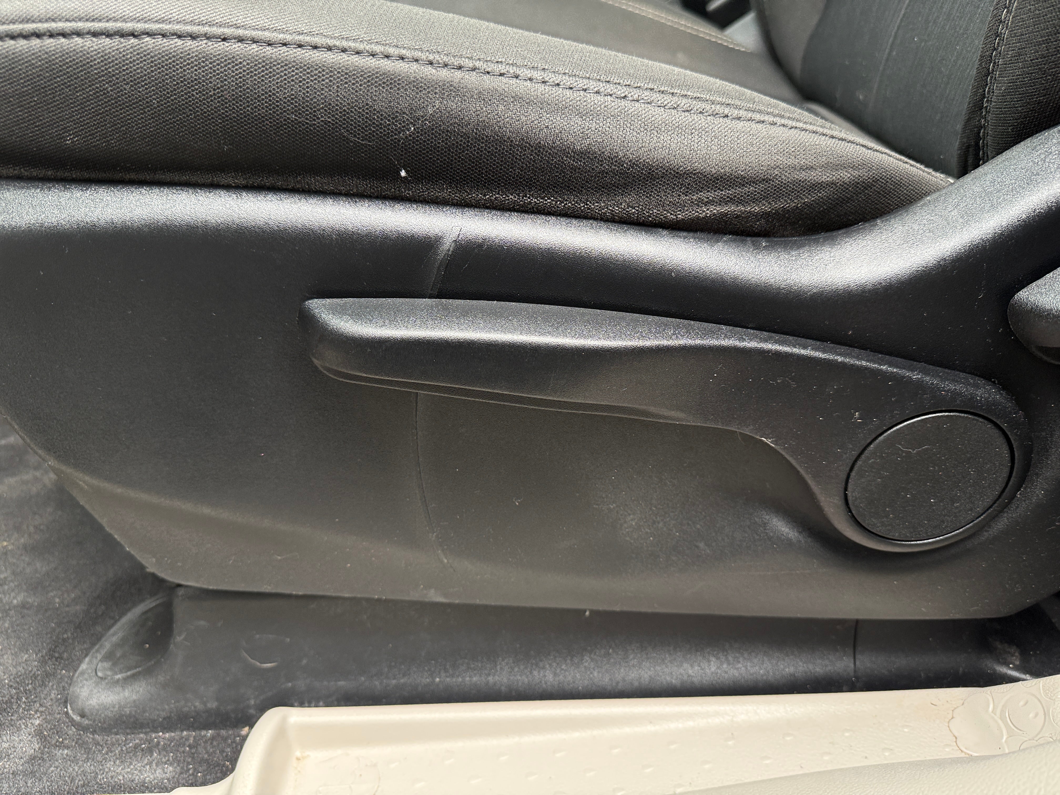 chrysler voyager 2020 2C4RC1AG8LR129386 image chrysler voyager 2020 2C4RC1AG8LR129386 image