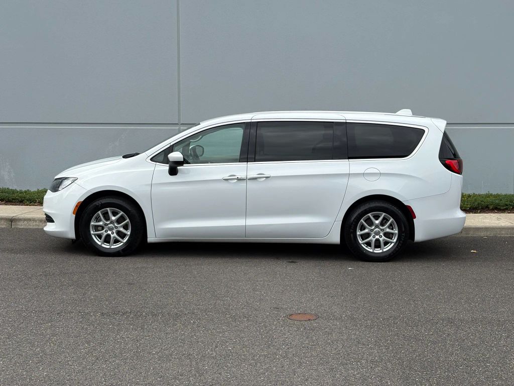 chrysler voyager 2020 2C4RC1CG7LR237639 image chrysler voyager 2020 2C4RC1CG7LR237639 image