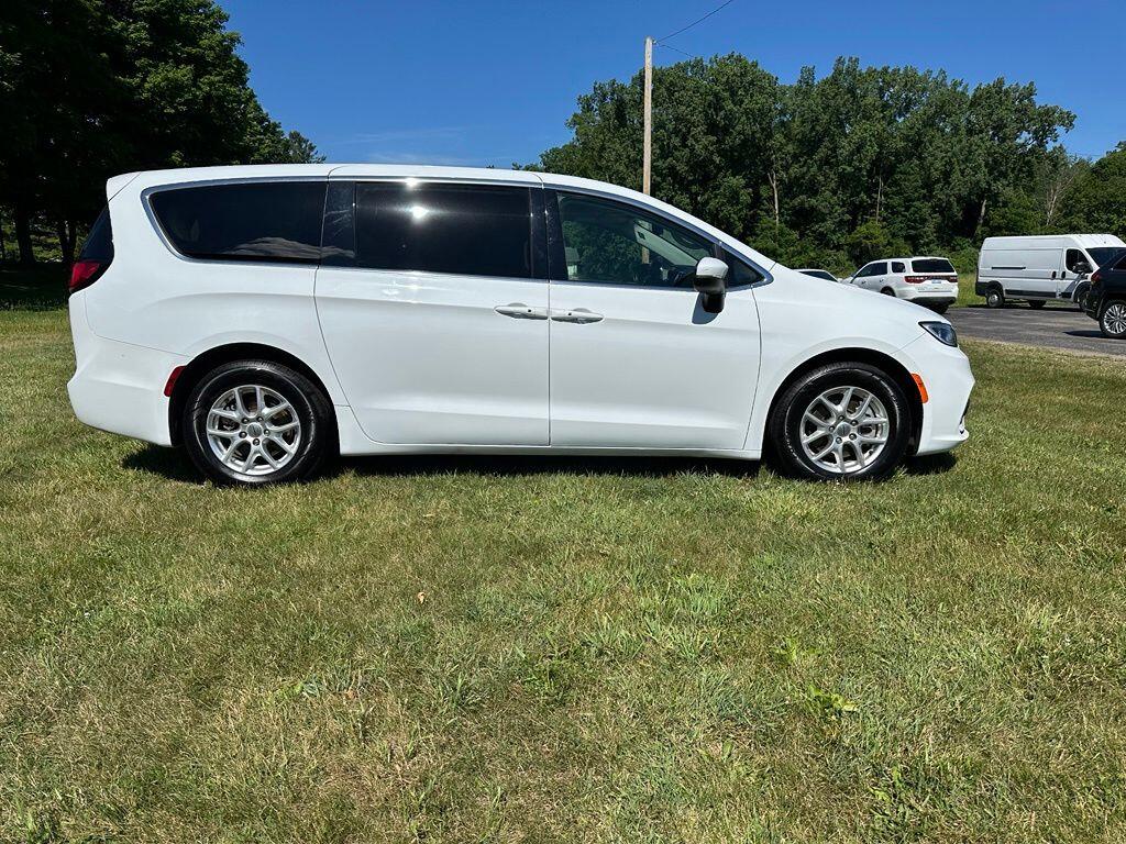 chrysler pacifica 2023 2C4RC1BG4PR560098 image chrysler pacifica 2023 2C4RC1BG4PR560098 image