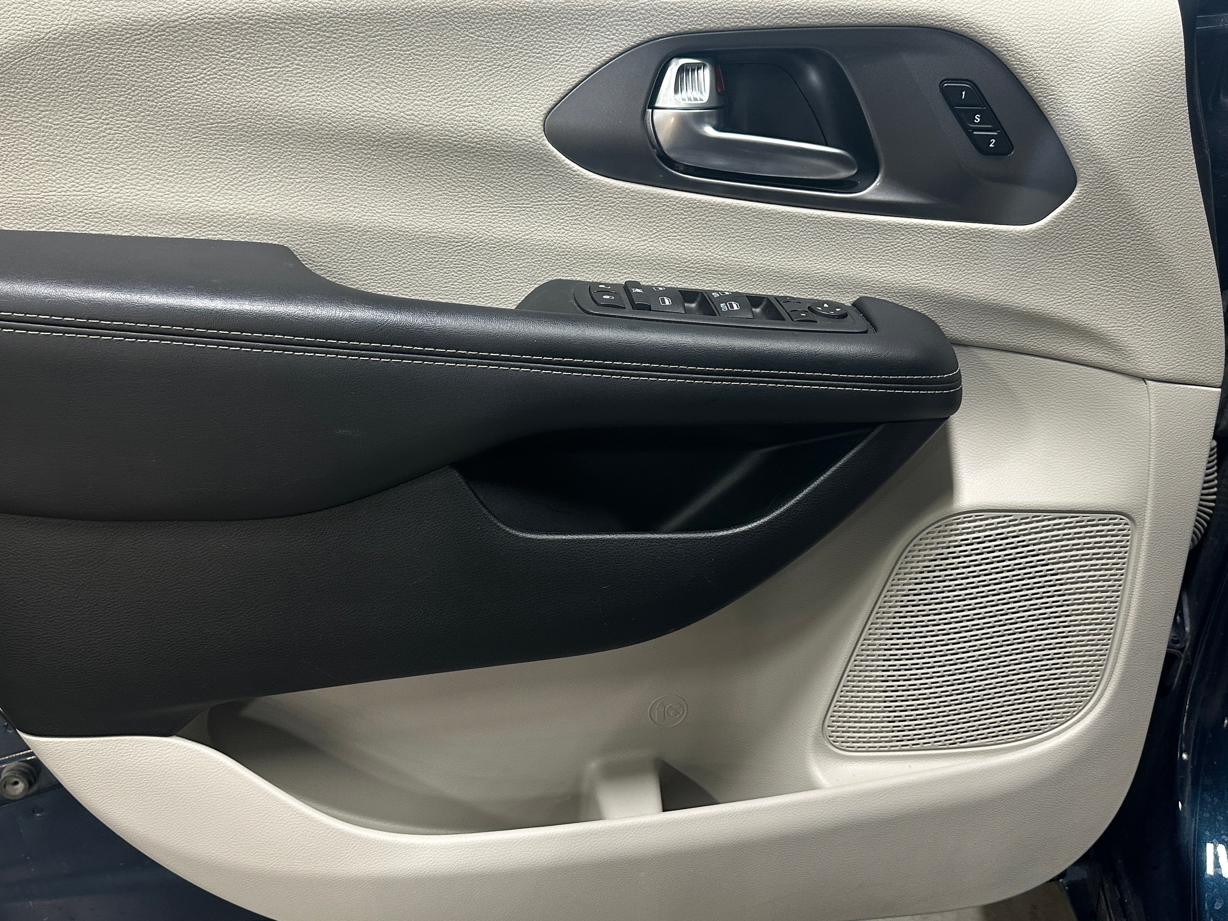 chrysler pacifica 2023 2C4RC1BG6PR627445 image chrysler pacifica 2023 2C4RC1BG6PR627445 image