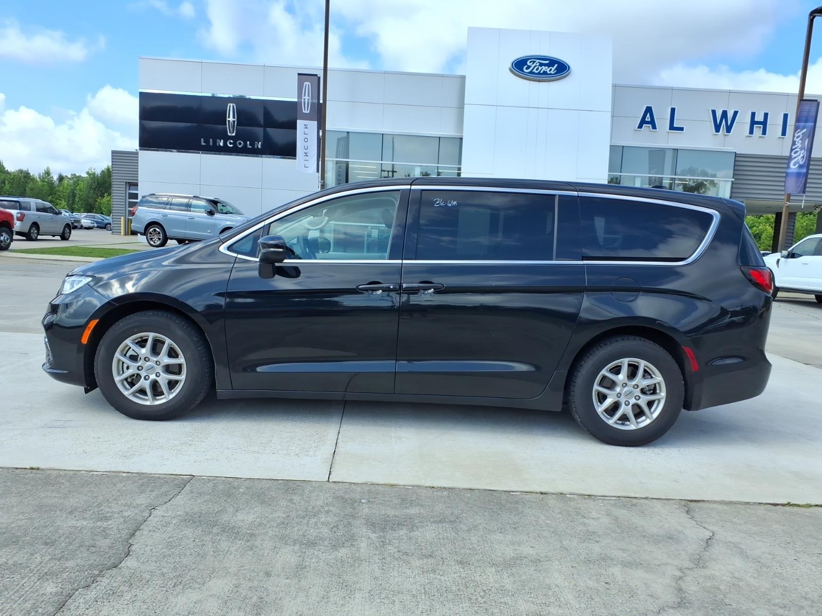 chrysler pacifica 2023 2C4RC1BGXPR587340 image chrysler pacifica 2023 2C4RC1BGXPR587340 image
