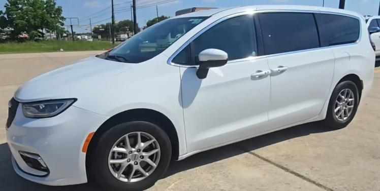 chrysler pacifica 2023 2C4RC1BG3PR552137 image chrysler pacifica 2023 2C4RC1BG3PR552137 image