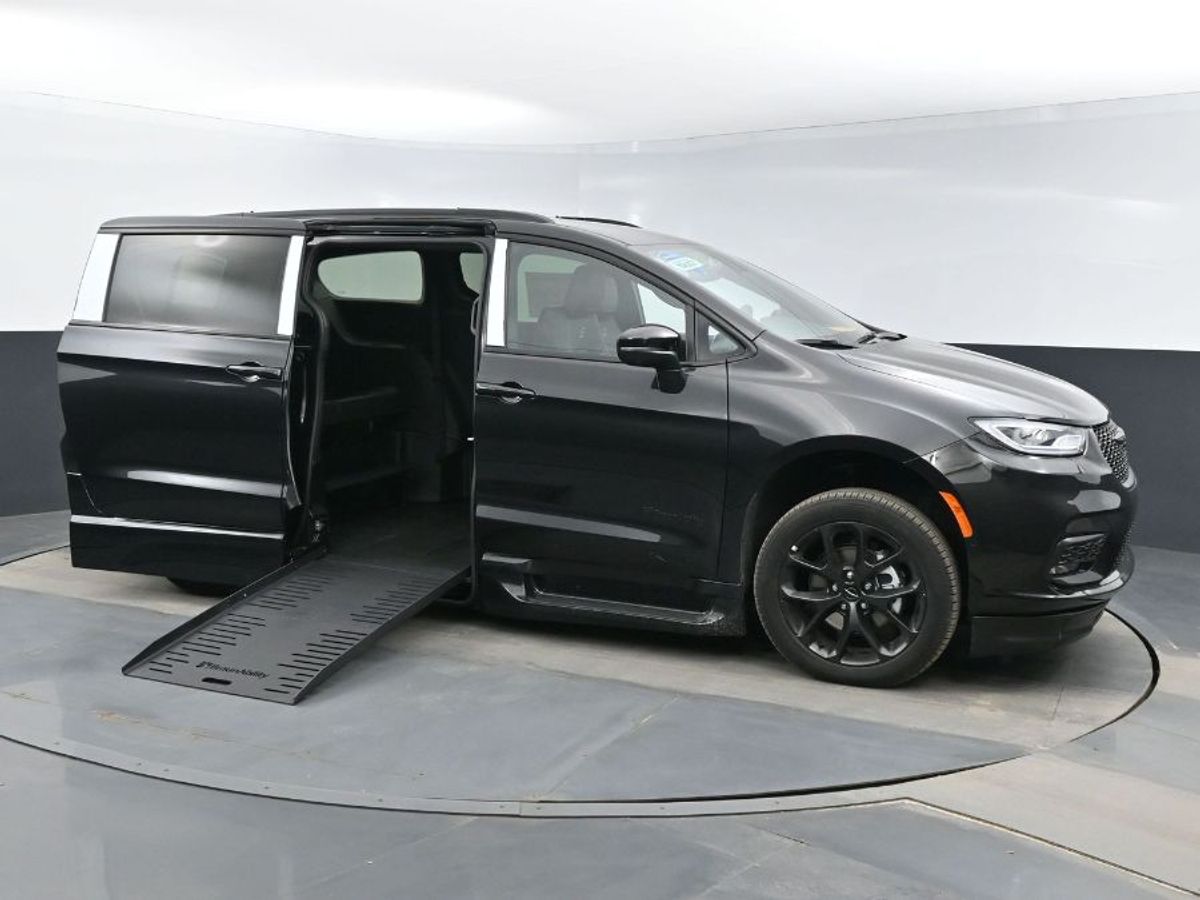 chrysler pacifica 2023 2C4RC1BG6PR538085 image chrysler pacifica 2023 2C4RC1BG6PR538085 image