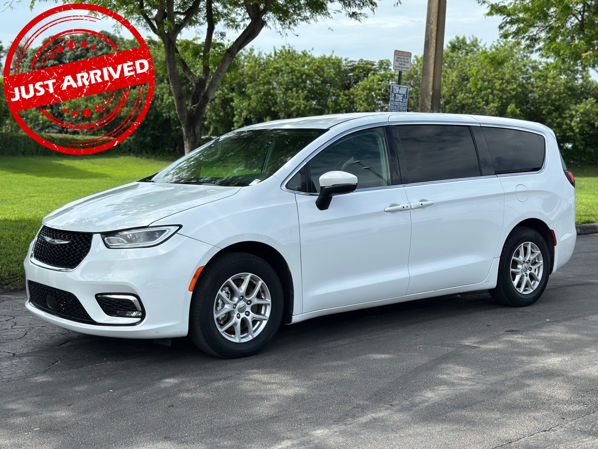 chrysler pacifica 2023 2C4RC1BG5PR571580 image chrysler pacifica 2023 2C4RC1BG5PR571580 image