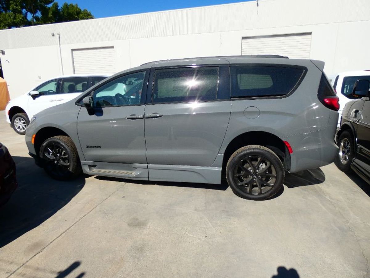 chrysler pacifica 2023 2C4RC1BG7PR538371 image chrysler pacifica 2023 2C4RC1BG7PR538371 image