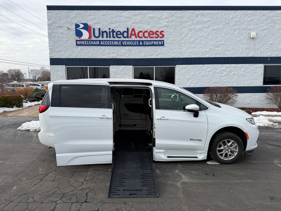 chrysler pacifica 2023 2C4RC1BG0PR537773 image chrysler pacifica 2023 2C4RC1BG0PR537773 image