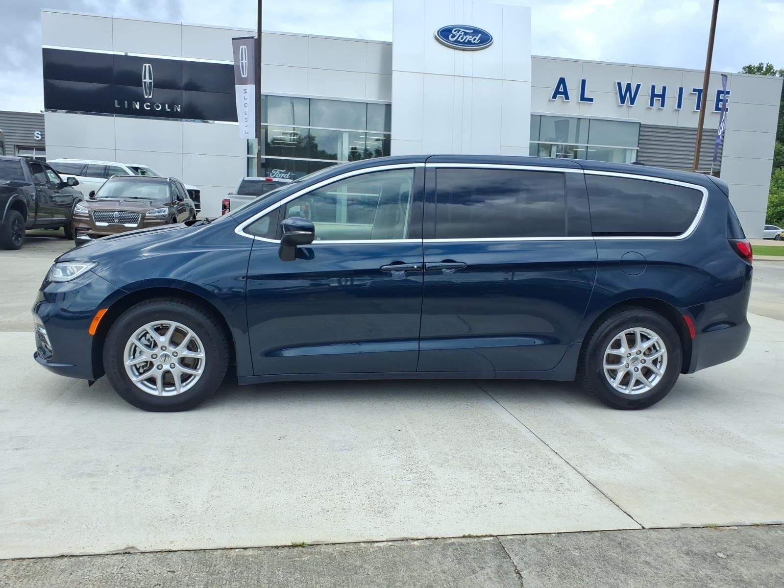 chrysler pacifica 2023 2C4RC1BG4PR627668 image chrysler pacifica 2023 2C4RC1BG4PR627668 image