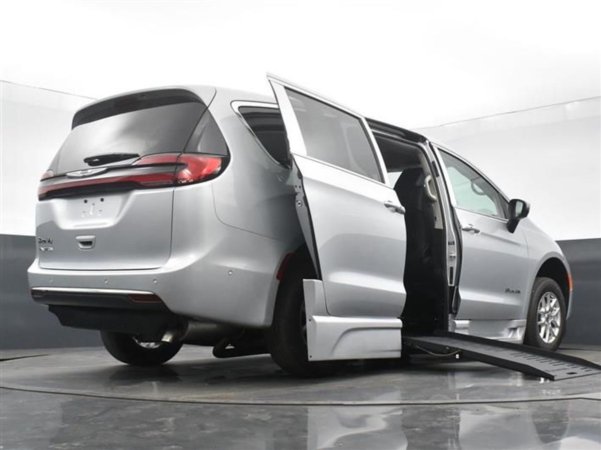 chrysler pacifica 2023 2C4RC1BG6PR561530 image chrysler pacifica 2023 2C4RC1BG6PR561530 image