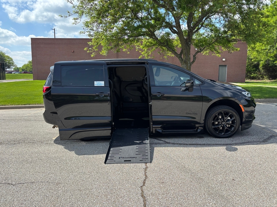 chrysler pacifica 2023 2C4RC1BG6PR538426 image chrysler pacifica 2023 2C4RC1BG6PR538426 image
