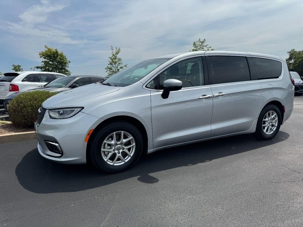 chrysler pacifica 2023 2C4RC1BG0PR560423 image chrysler pacifica 2023 2C4RC1BG0PR560423 image
