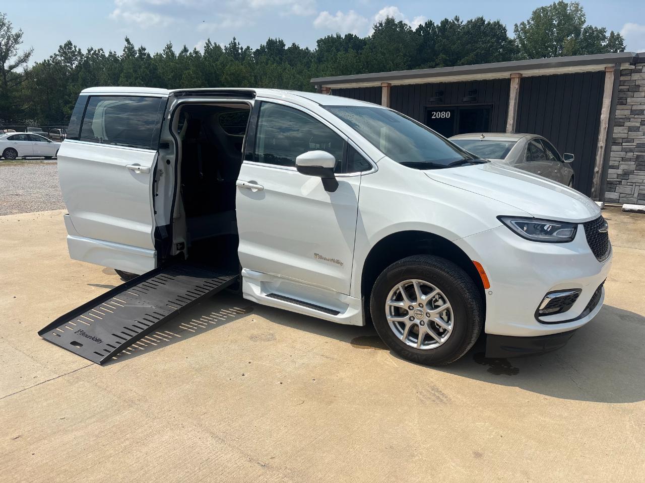 chrysler pacifica 2023 2C4RC1BG8PR537780 image chrysler pacifica 2023 2C4RC1BG8PR537780 image