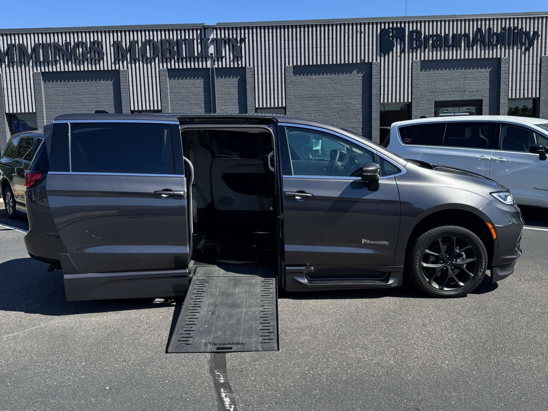 chrysler pacifica 2023 2C4RC1BG9PR602958 image chrysler pacifica 2023 2C4RC1BG9PR602958 image
