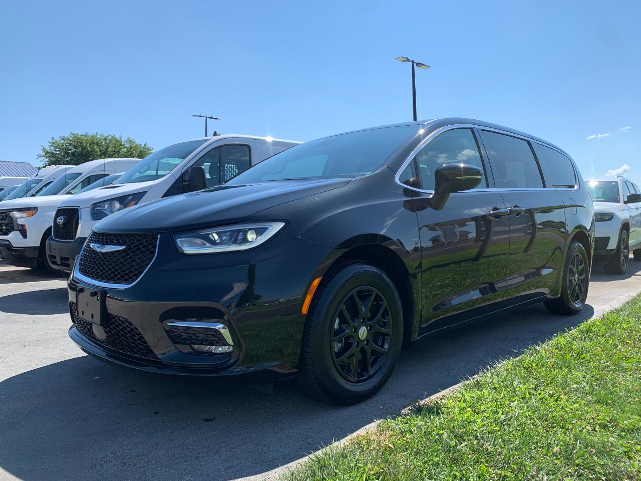 chrysler pacifica 2023 2C4RC1BG0PR621110 image chrysler pacifica 2023 2C4RC1BG0PR621110 image