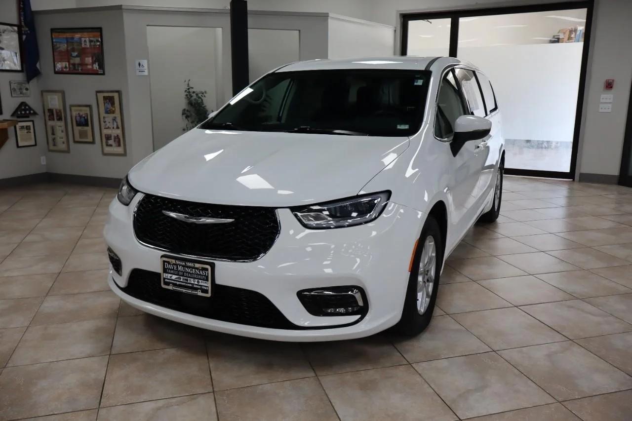 chrysler pacifica 2023 2C4RC1BG2PR574582 image chrysler pacifica 2023 2C4RC1BG2PR574582 image