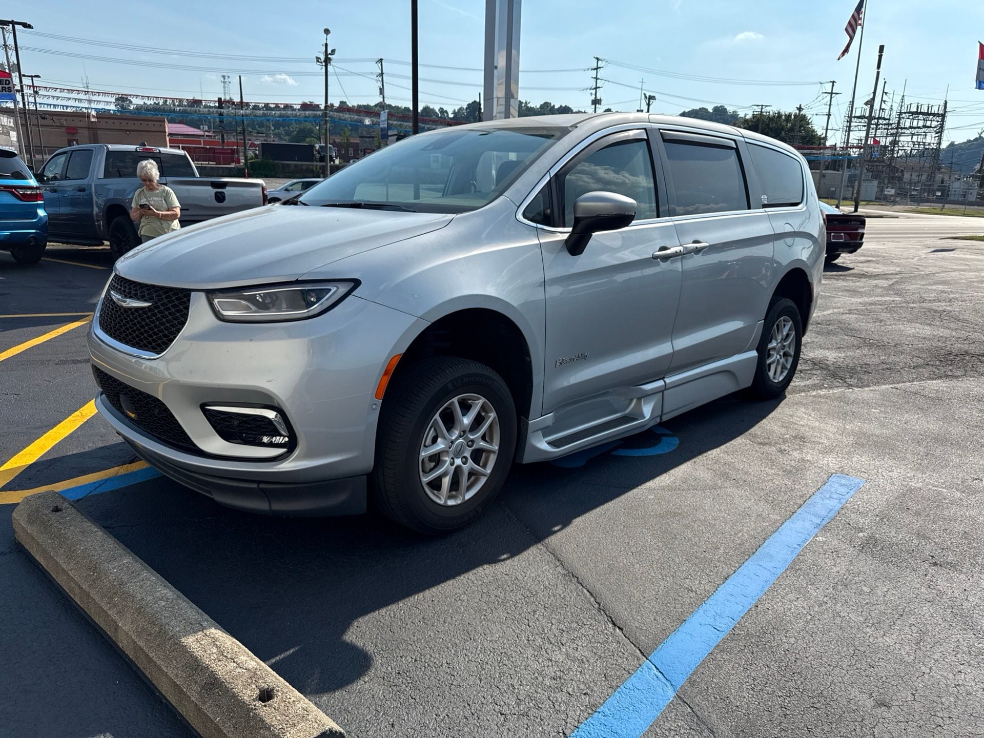 chrysler pacifica 2023 2C4RC1BG3PR561730 image chrysler pacifica 2023 2C4RC1BG3PR561730 image