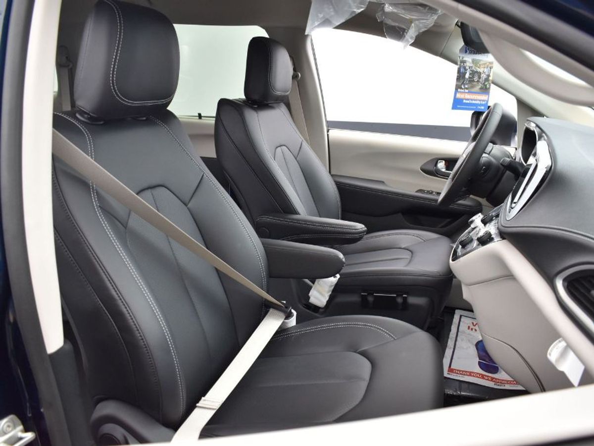 chrysler pacifica 2023 2C4RC1BG8PR582606 image chrysler pacifica 2023 2C4RC1BG8PR582606 image