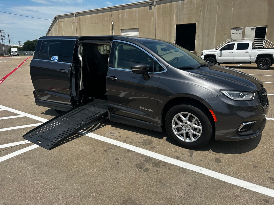 chrysler pacifica 2023 2C4RC1BG6PR529306 image chrysler pacifica 2023 2C4RC1BG6PR529306 image