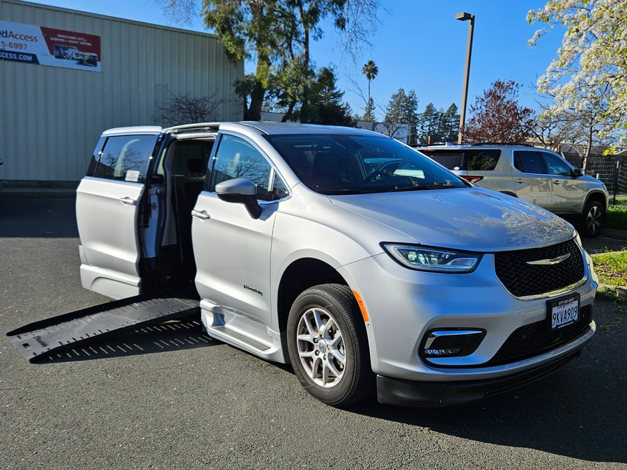 chrysler pacifica 2023 2C4RC1BG4PR561655 image chrysler pacifica 2023 2C4RC1BG4PR561655 image