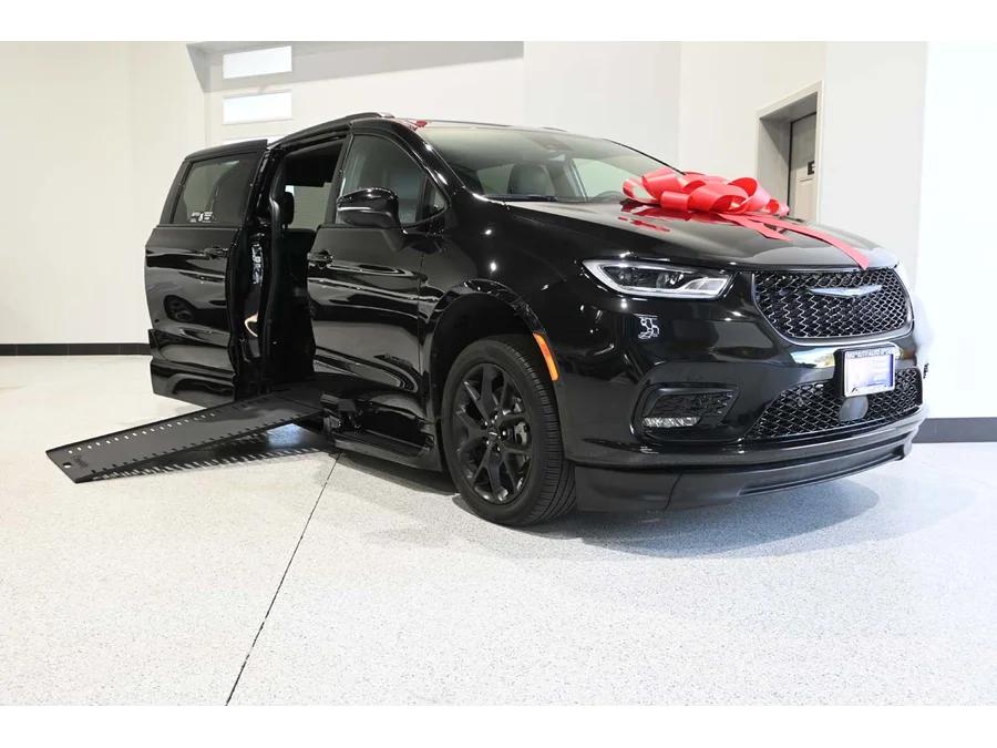 chrysler pacifica 2023 2C4RC1BG0PR538163 image chrysler pacifica 2023 2C4RC1BG0PR538163 image