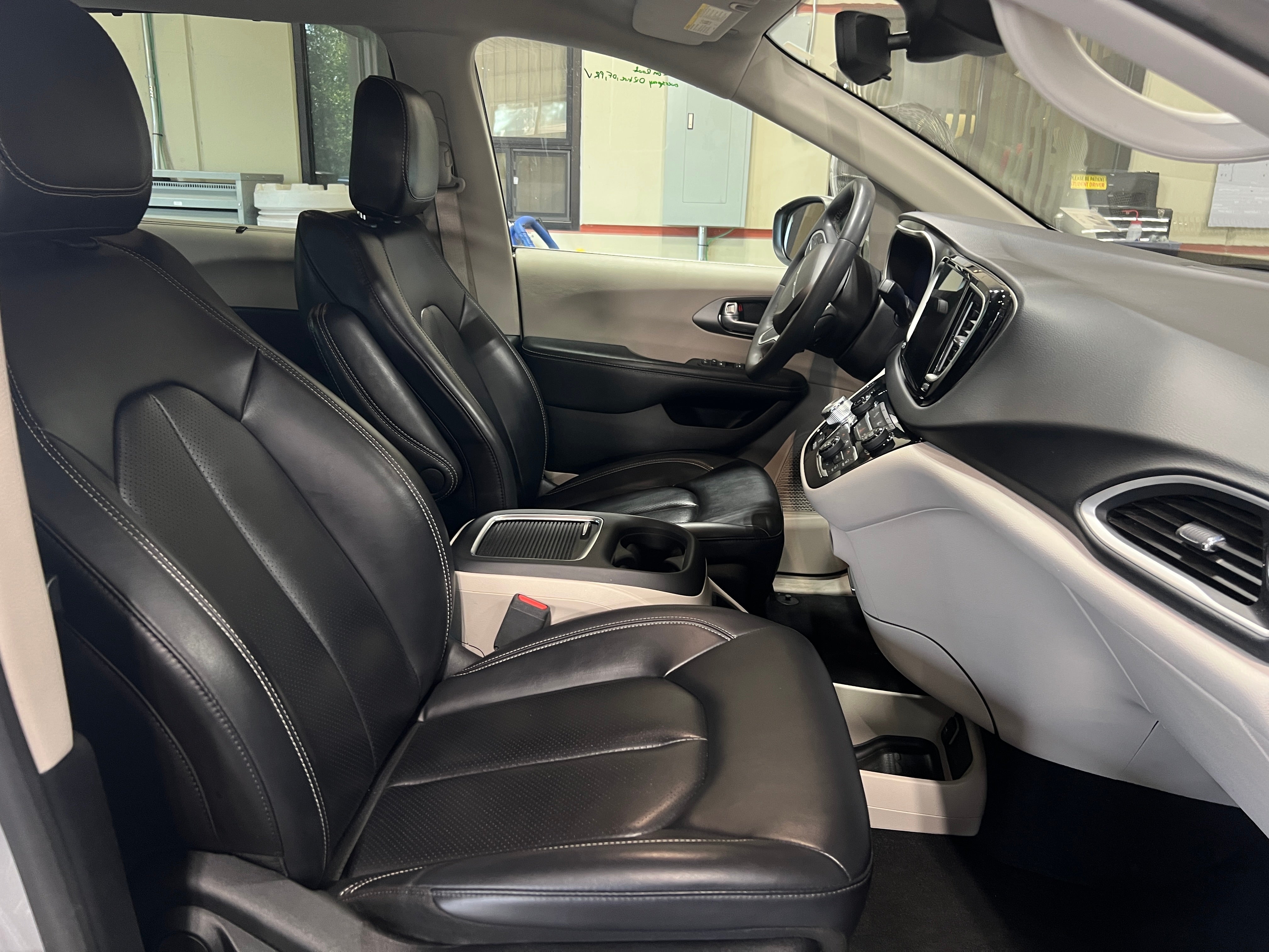 chrysler pacifica 2023 2C4RC1BG5PR620342 image chrysler pacifica 2023 2C4RC1BG5PR620342 image