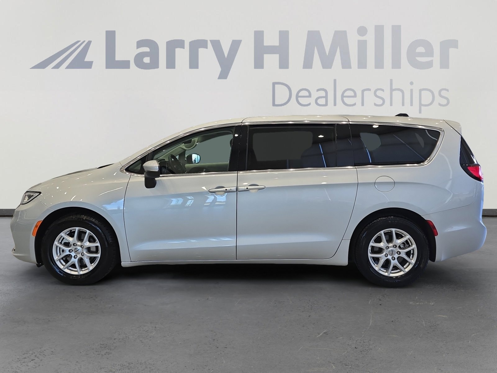 chrysler pacifica 2023 2C4RC1BG1PR623805 image chrysler pacifica 2023 2C4RC1BG1PR623805 image