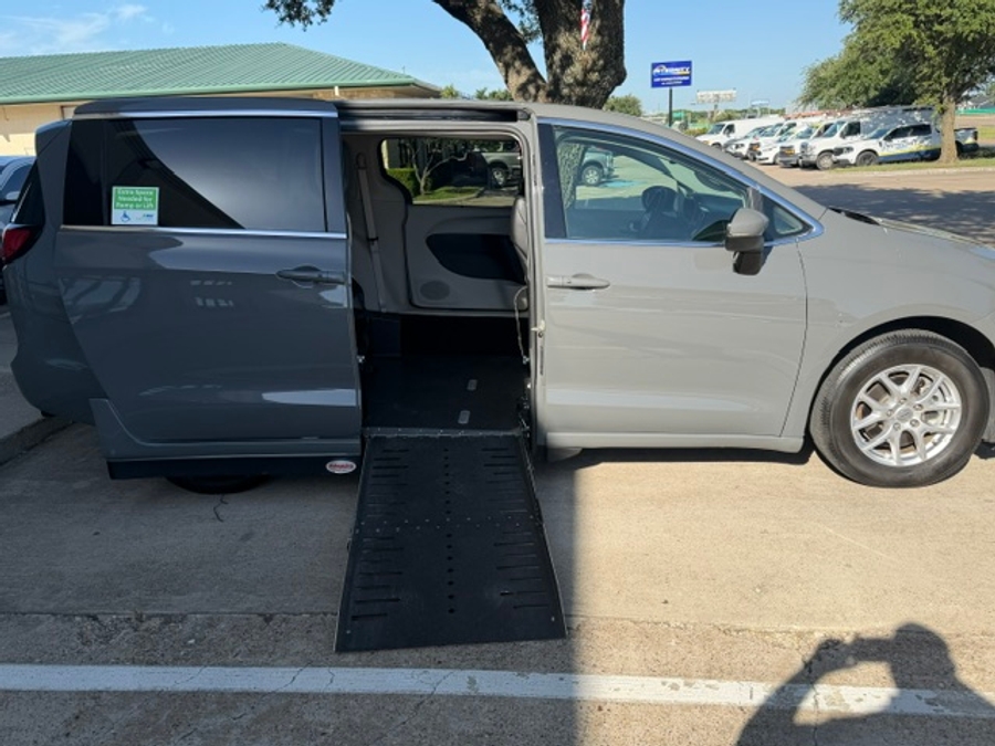 chrysler pacifica 2023 2C4RC1BG4PR539221 image chrysler pacifica 2023 2C4RC1BG4PR539221 image