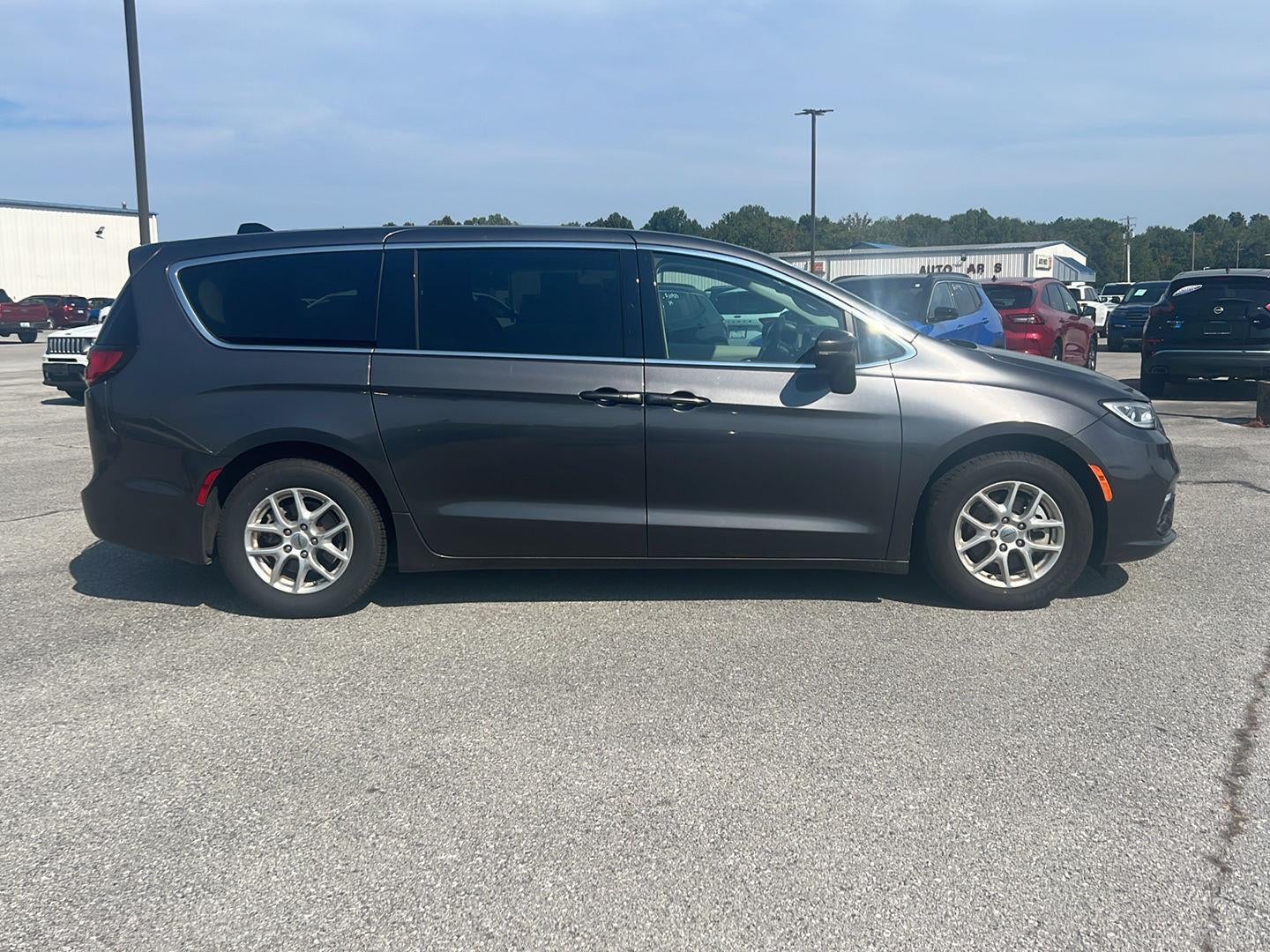chrysler pacifica 2023 2C4RC1BG6PR550480 image chrysler pacifica 2023 2C4RC1BG6PR550480 image