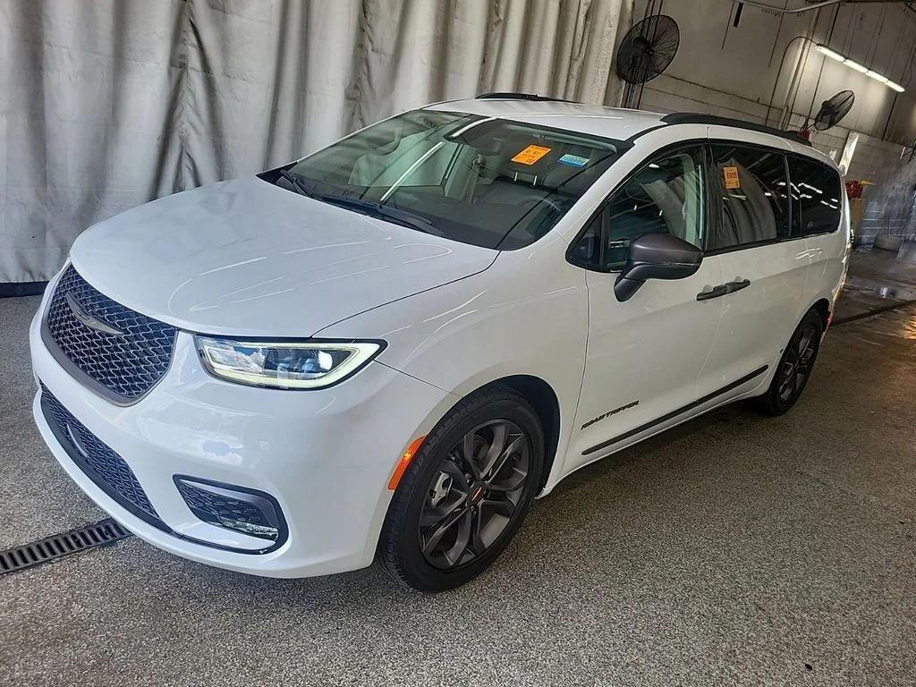 chrysler pacifica 2023 2C4RC1BG8PR569077 image chrysler pacifica 2023 2C4RC1BG8PR569077 image
