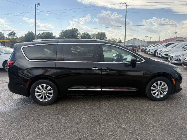 chrysler pacifica 2018 2C4RC1BG4JR110250 image chrysler pacifica 2018 2C4RC1BG4JR110250 image