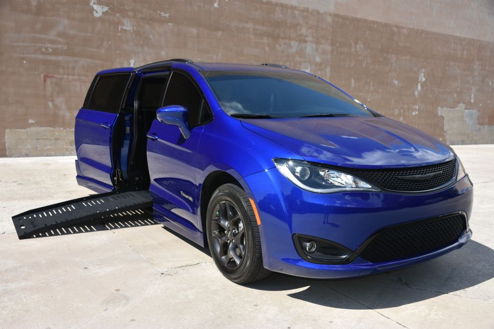 chrysler pacifica 2018 2C4RC1BG7JR261275 image chrysler pacifica 2018 2C4RC1BG7JR261275 image