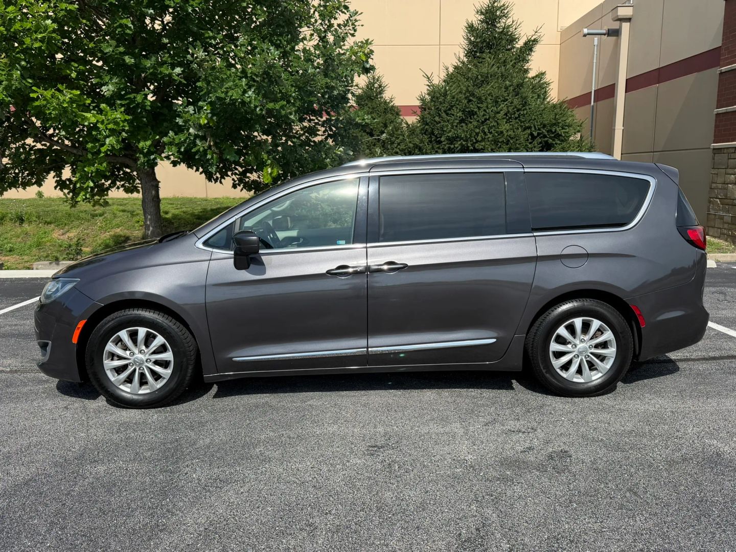 chrysler pacifica 2018 2C4RC1BG6JR106975 image chrysler pacifica 2018 2C4RC1BG6JR106975 image