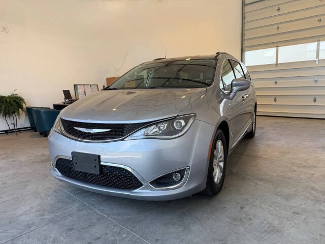 chrysler pacifica 2018 2C4RC1BG3JR211103 image chrysler pacifica 2018 2C4RC1BG3JR211103 image