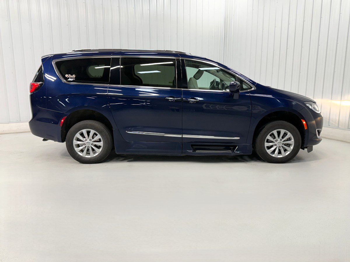 chrysler pacifica 2018 2C4RC1BG4JR178063 image chrysler pacifica 2018 2C4RC1BG4JR178063 image